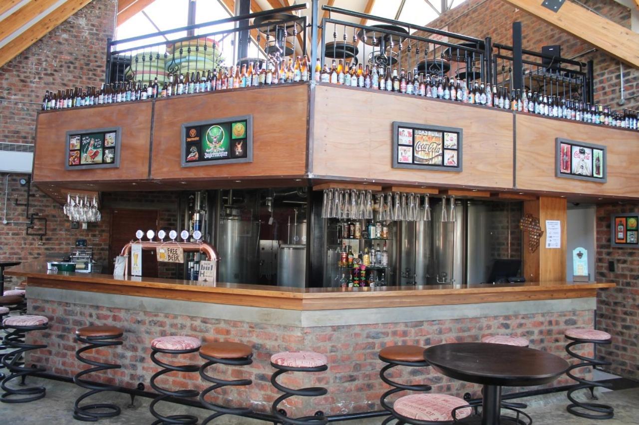 Thanda Tau Roadside Exterior photo
