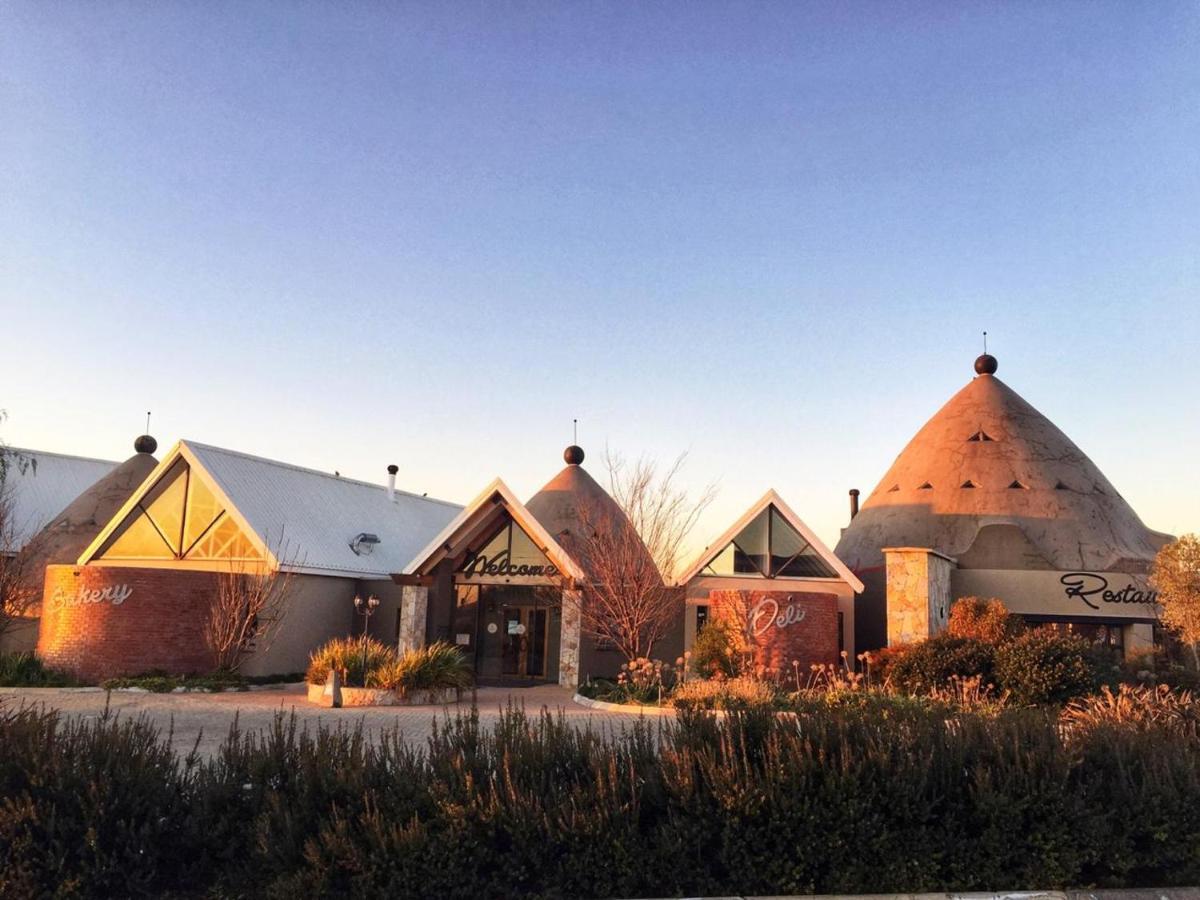 Thanda Tau Roadside Exterior photo