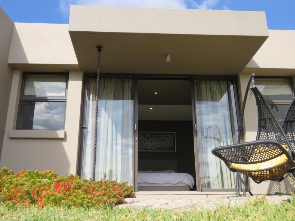 Thanda Tau Roadside Exterior photo